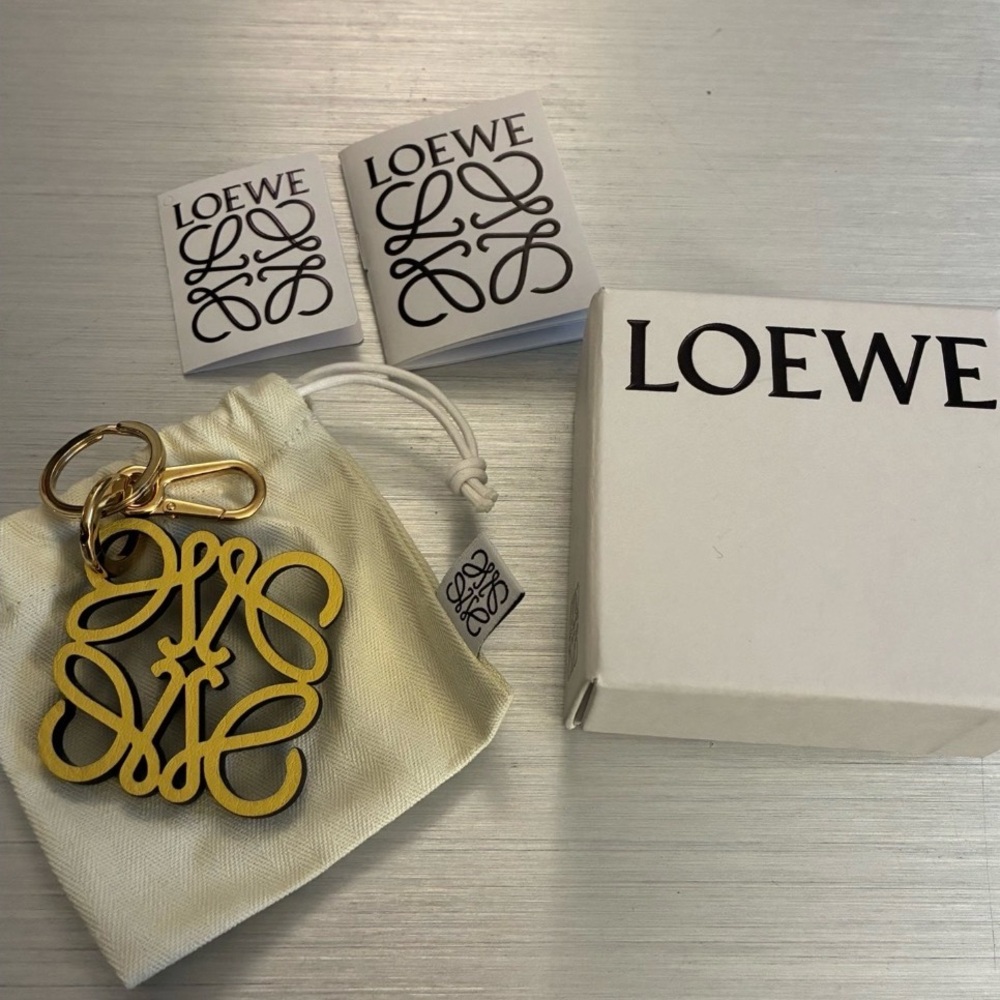 Like New Loewe Leather Keyring Yellow (full set)